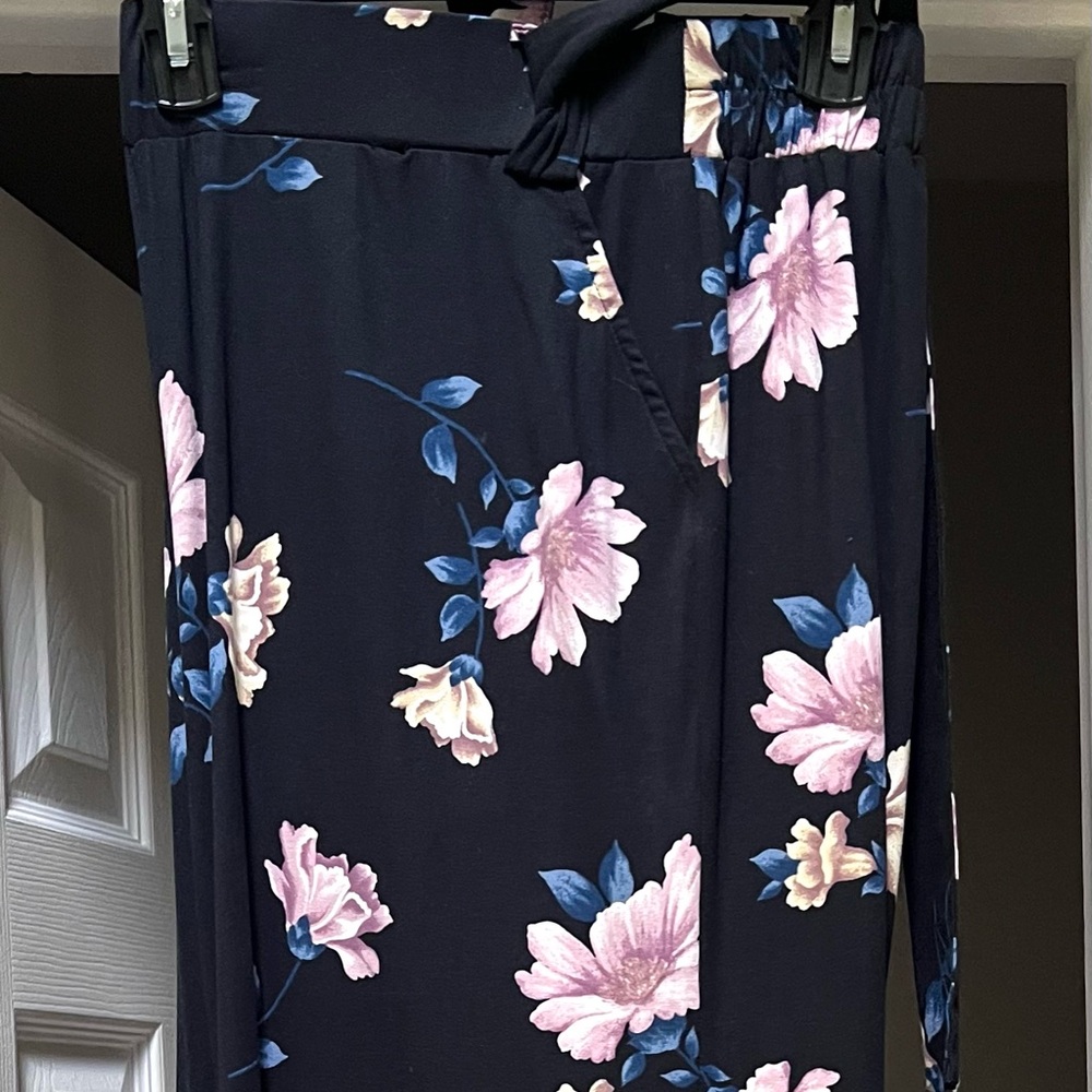 Pants Women’s Floral Print Wide-Legged Elastic Waist with Sash - Picture 2 of 7
